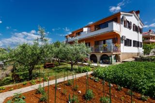 Apartment Karabaic by El-Pi Tours - Njivice - 1