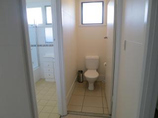Edge Hill Clean & Green Cairns, 7 Minutes from the Airport, 7 Minutes to Cairns CBD & Reef Fleet Terminal - Cairns - 1