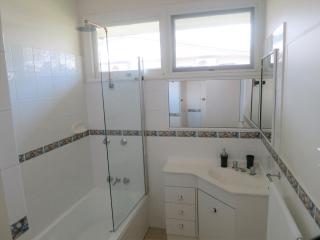 Edge Hill Clean & Green Cairns, 7 Minutes from the Airport, 7 Minutes to Cairns CBD & Reef Fleet Terminal - Cairns - 2
