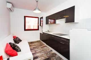 Apartment Karabaic by El-Pi Tours - Njivice - 3