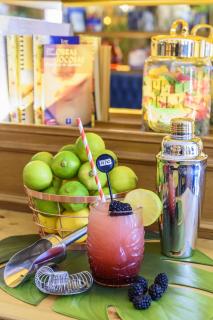 Boutique Hotel H10 Villa de la Reina - 1