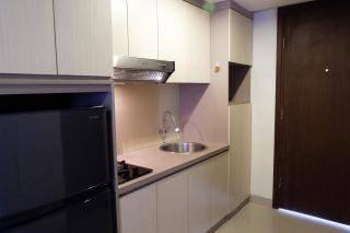 Best Price Studio Apartment The H Residence near MT Haryono By Travelio - Jakarta - 6