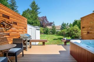 Mother in Law Suite with Private Hot Tub--Downtown - North Bend - 9