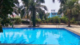 Relaxing 2BR with Pool View Mutiara Bekasi Apartment By Travelio - Bekasi - 4