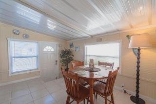 Island Beach House with No Extra Fees - Jensen Beach - 2
