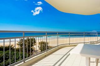 Oceanside Resort - Absolute Beachfront Apartments - 6