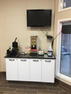 Bay Hill Inns & Suites - 2