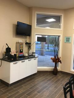 Bay Hill Inns & Suites - Neepawa - 4