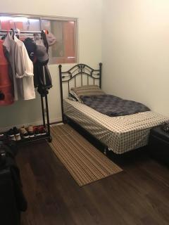 Ranny's Private Rooms - Calgary - 0