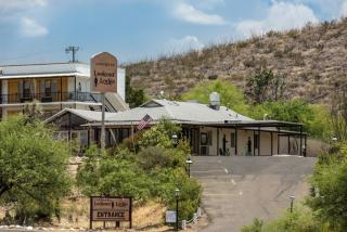 Landmark Lookout Lodge - Tombstone - 9