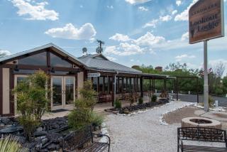 Landmark Lookout Lodge - Tombstone - 3