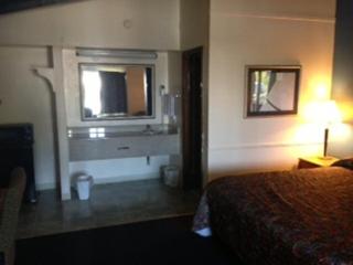 Budget Inn - Madison - 7