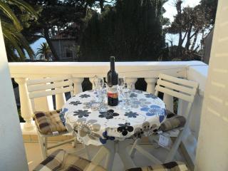 Two-bedrooms apartment with balcony and sea view,near Old town - Dubrovnik - 9