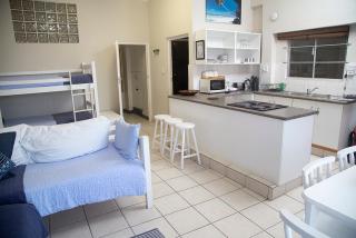 Ansteys Beach Self Catering Apartments - Durban - 9