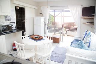 Ansteys Beach Self Catering Apartments - Durban - 3