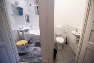 Cheerful and Cozy 2 Bedrooms 2 Bathrooms Apartment with Top Location - Budapest - 5