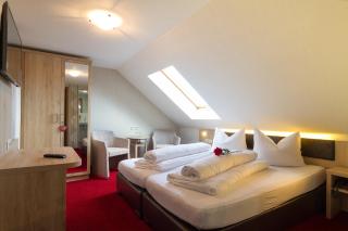 Landhotel Zur Grünen Kutte - Bernshausen - 2