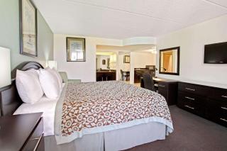 Days Inn by Wyndham Orlando Airport Florida Mall - 7