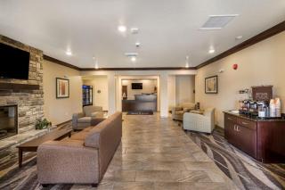 Cobblestone Hotel & Suites - Victor - 2
