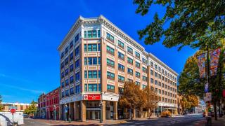 BEST WESTERN PLUS Carlton Plaza Hotel - Victoria - 0