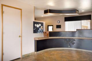 Travelodge by Wyndham Winslow - Winslow - 9