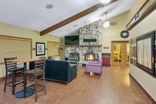 AmericInn by Wyndham Burlington - 8