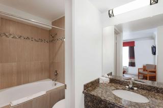 Super 8 by Wyndham Santa Clarita/Valencia - Santa Clarita - 2