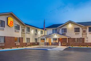 Super 8 by Wyndham Weston WV - Weston - 4