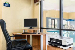 Days Inn by Wyndham Fargo - West Acres - 1