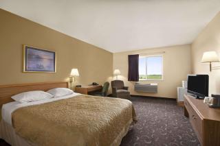 Four Seasons Inn - Bottineau - 8