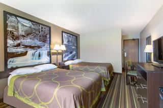 Super 8 by Wyndham Weston WV - Weston - 0