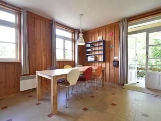 Spacious Holiday Home in Cuzy - Cuzy - 4