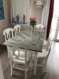 VACANCES A L OCEAN - GRAND T4 VUE MER GRAND BALCON tout confort - WIFI ET PARKING GRATUITS - MER PLAGE PISCINE à environ 25 m - Centre ville, tous commerces, marché, et port à 10 minutes à pied en longeant la mer - Le Guilvinec - 7