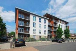 Modern lovely bedroom close to stations in East London, zone 2 - 6