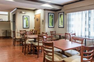 Baymont by Wyndham Flat Rock - Flat Rock - 7