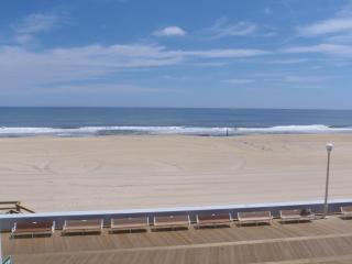 Majestic Hotel & Apartments - Ocean City - 1