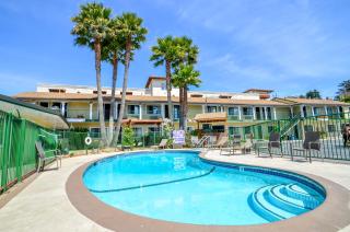 Bay Front Inn - 9