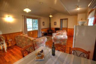 Accommodation Creek Cottages & Sundown View Suites - Ballandean - 4