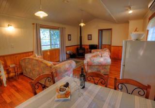 Accommodation Creek Cottages & Sundown View Suites - Ballandean - 5