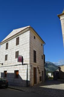 Edificio Can Roses - 4