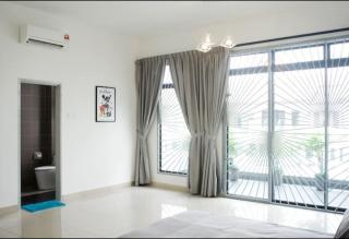 4-Bedrm ensuite family friendly house near Aeon Bukit Indah - Johor Bahru - 3
