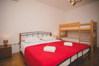 Apartments and rooms with a swimming pool Pucisca, Brac - 5637 - 1