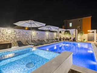 Villa in Greba tica with Pool - Grebaštica - 0