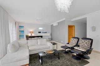 Luxury Apt with Side Seaviews and Pool, Best Location - Sliema - 1