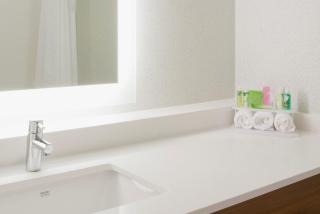 Holiday Inn Express & Suites Minneapolis - West End by IHG - 2