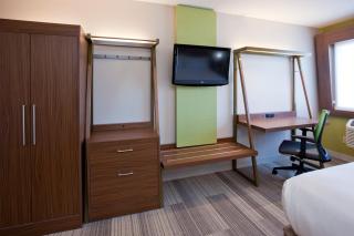 Holiday Inn Express Hotel & Suites Minneapolis-Golden Valley by IHG - Minneapolis - 2