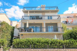 Holiday House Queens with Sea View - 6