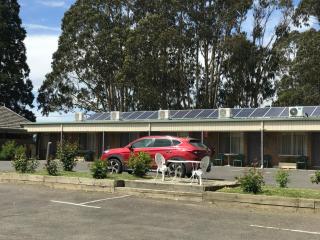 Woodmans Hill Motel - 1