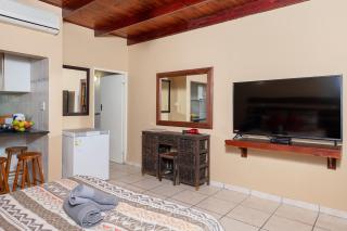 Manzini Chalets - St Lucia - 4