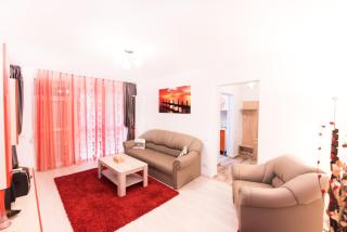 Red Apartment - Boekarest - 8